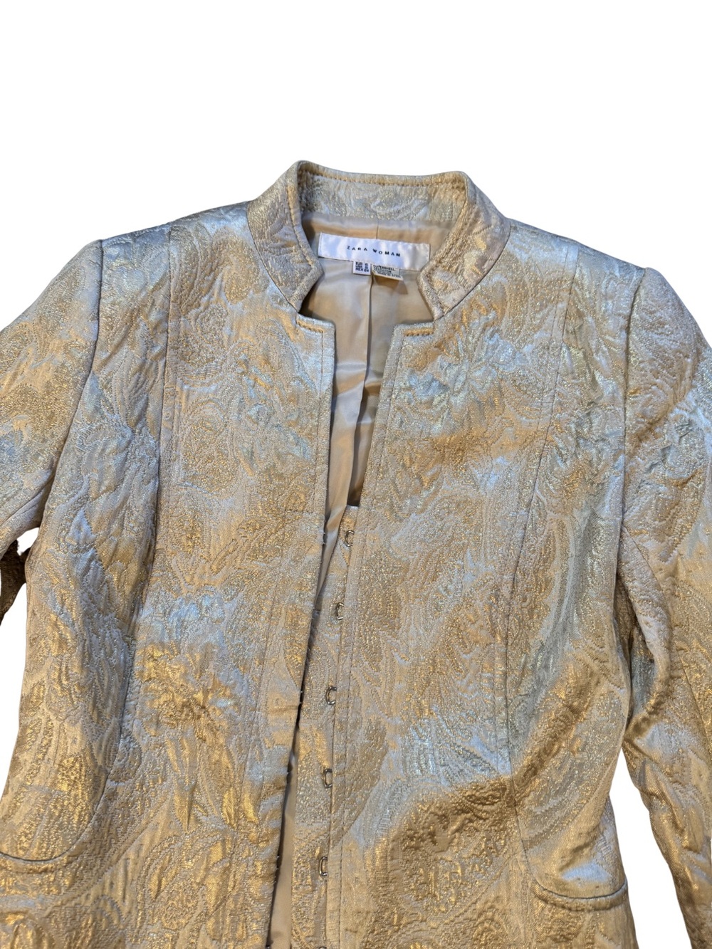 Elegant Metallic Paisley Women’s Jacket - Light Gold - Picture 8 of 8